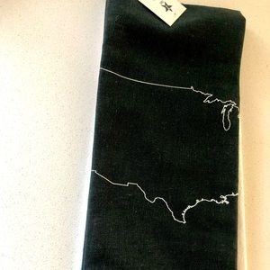 Selling new dish towels. Set contains 2 dish towels.